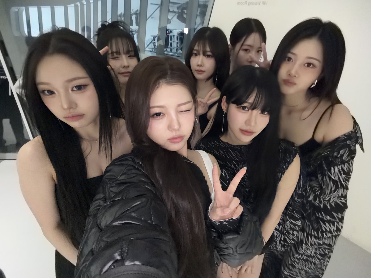 [📸]

*°:⋆ₓₒ 므아므(MMAM)와 함께한
서울패션위크 백스테이지 ₓₒ⋆:°*

#CLASSy #클라씨
#MMAM #므아므 
#서울패션위크