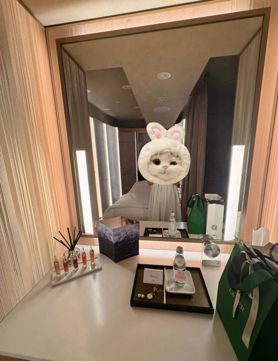 Violet3752's tweet photo. Vanity dressed in green ribbon and glass drops 🌸, a welcome that smells like serenity and sparkles like self-love. https://t.co/ElzzWGAV4C