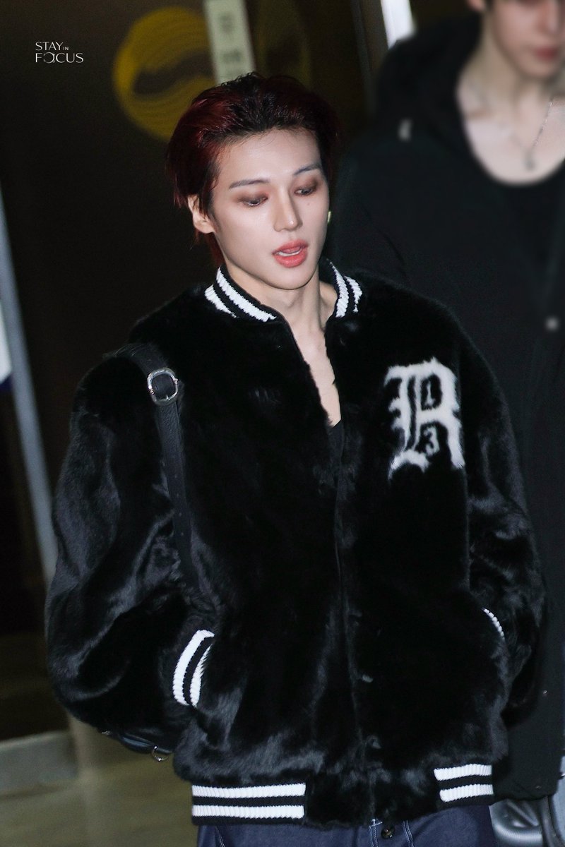 stayinfocus_jwy's tweet photo. 260206 뮤뱅 퇴근

#에이티즈 #ATEEZ #우영 #WOOYOUNG
@ATEEZofficial https://t.co/ChnwmntfGI