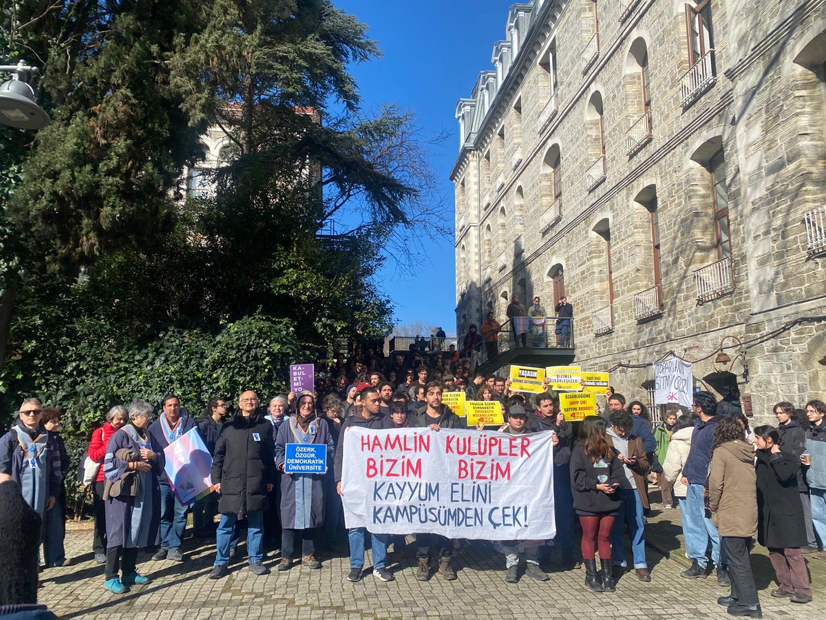 Hamlin Bizim!
Kulüpler Bizim!
Keyfi kayyum kararlarıyla kulüplerimize yapılan müdahaleleri kabul etmiyoruz.