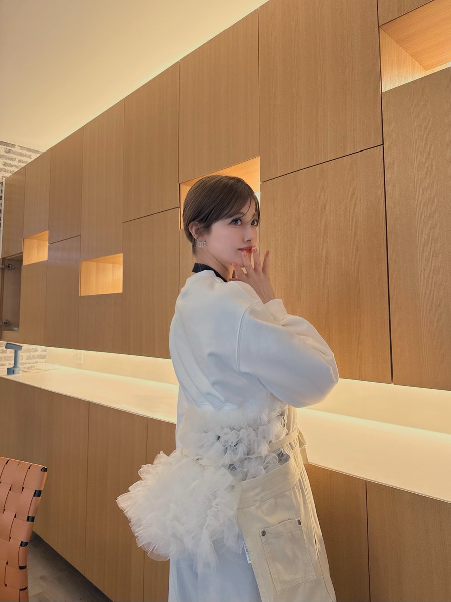 お久しぶりのM-LINE MUSICでは、お久しぶりの方にもお会いしました！そしてとうとう（やっと？）調理してます！お久しぶりのエプロン姿でしたが、服の構造上、ピヨッと出てました。#夏焼雅