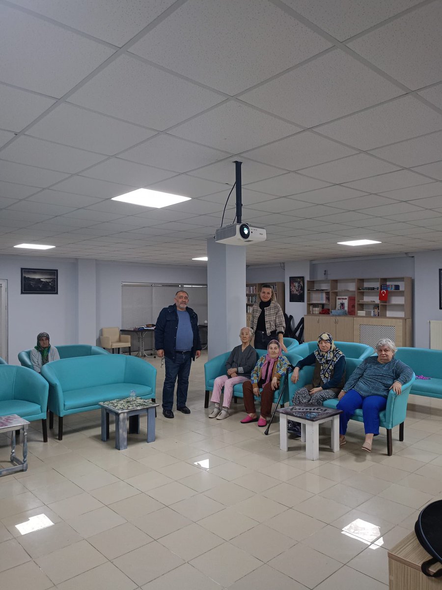 Kurum idarecilerimiz tarafından Bakım evlerinde devam etmekte olan El Sanatları ve Müzik kurslarımız ziyaret edildi.