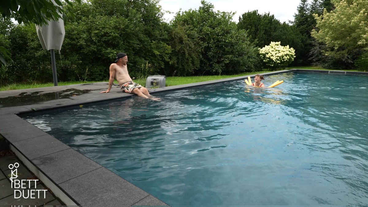 Urlaubszeit ist Pooolzeit...!! 🌊😇💙 Wie wäre es also mit einem Ersten Mal im Pool...mit <a href="/anneeden_offi/">Anne Eden</a> ??

onlyfans.com/1865531088/bet…