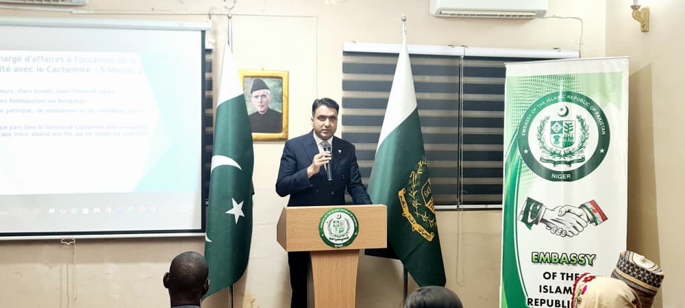 PakinNiger's tweet photo. PRESS RELEASE

The Embassy of the Islamic Republic of Pakistan in Niamey organized an event to mark Kashmir Solidarity Day, reaffirming Pakistan’s unwavering support for the Kashmiri people’s inalienable right to self-determination in accordance with United Nations resolutions. https://t.co/RdhNmHatMr