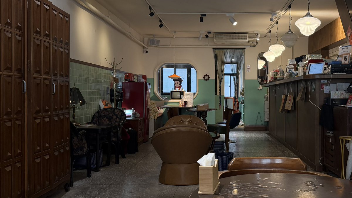 something about this place tells me that time flows slowly in here