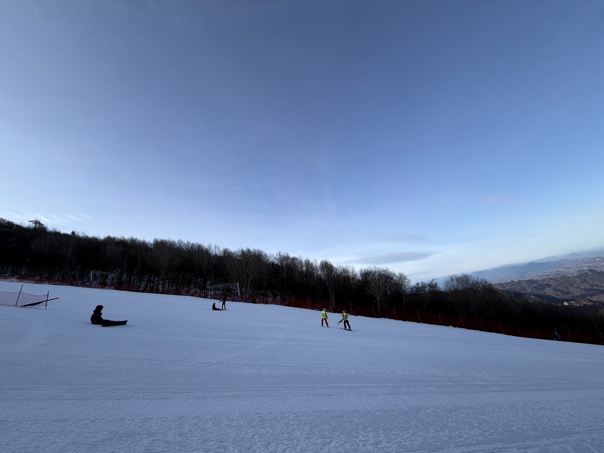 mxinsn4's tweet photo. Take advantage of annual leave and enjoy skiing exclusively on weekdays. https://t.co/fbxEWOq55k