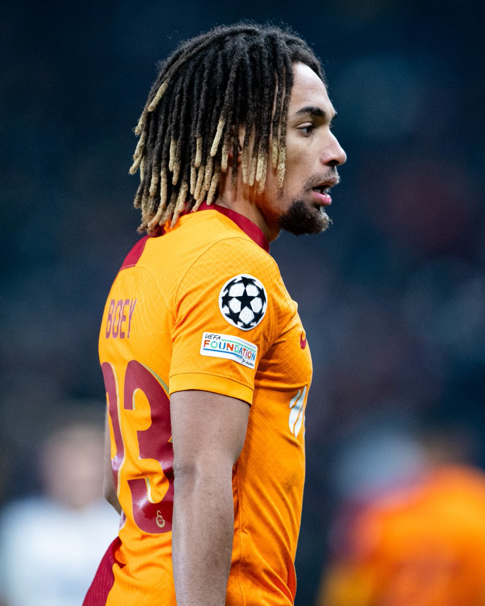 Sacha Boey 💛❤️

#UCL