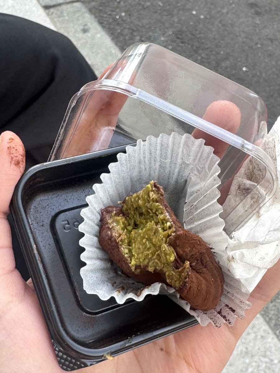 meliccia's tweet image. akhirnya #ontrend nyobain dubai chewy cookie 😋😋😋