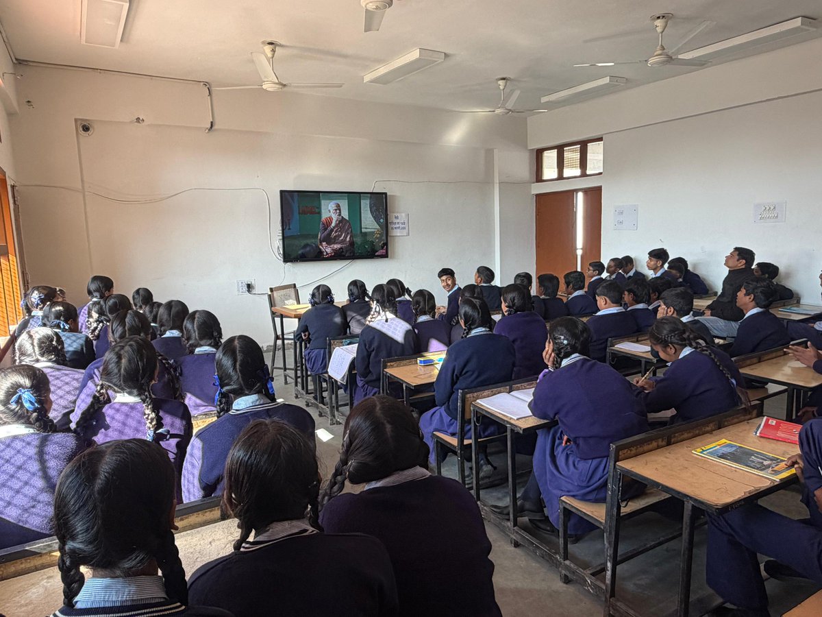 HighDhanas's tweet photo. Live telecast of PM delivering his talk to students Pariksha pe Charcha.
Students and teachers participated with enthusiasm and energy. https://t.co/2gH5YvG67s