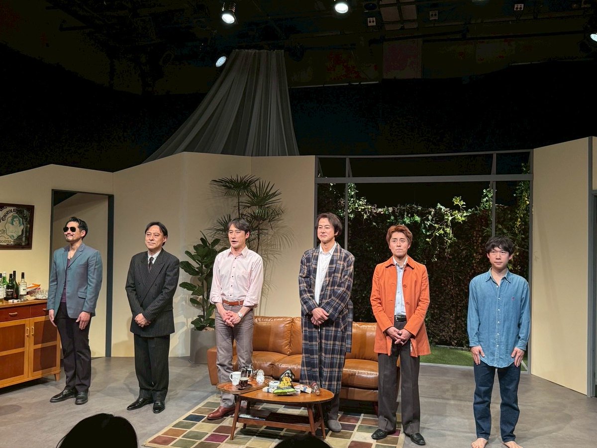 MichiyoshiMaeda's tweet photo. 『My Night with Reg』の幕が開きました❗️
初日、沢山のスタジオライフファンの皆様、そして僕の同郷の方々が観劇にお越しくださいました。

我々にとって、やはり初日って特別なもので…
同じ時間を共有できた事を嬉しく思います😁

15日まで走り抜けます💪
#レッジ https://t.co/oyJkKYZebq