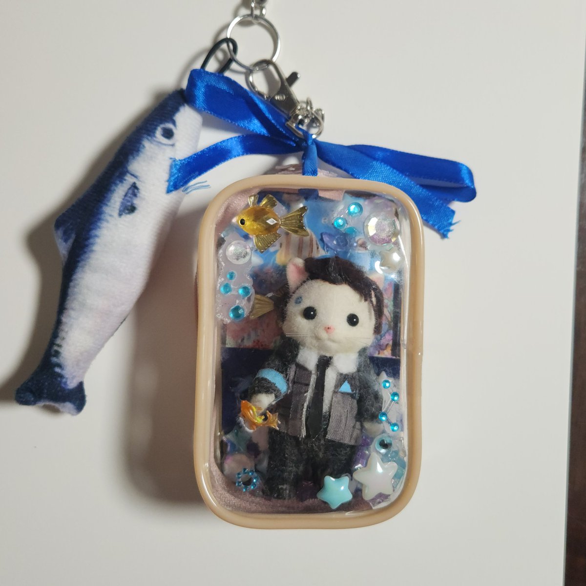 calicokat06's tweet image. like how is this real on my bag just exisiting