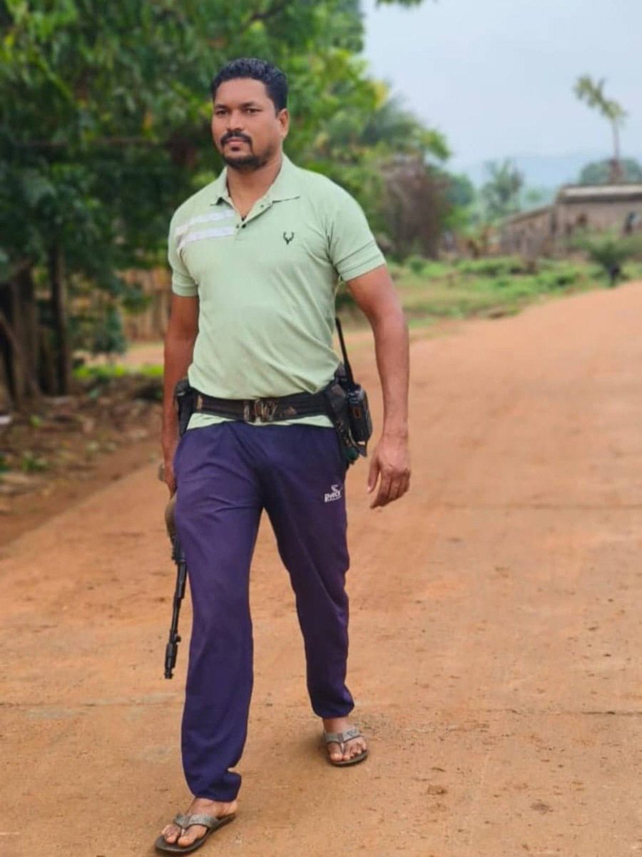 Goreunit's tweet photo. Gadchiroli encounter

Commando, Deepak Chinna Madhavi attained veergati in anti-naxal op.

Om Shanti 🪔 https://t.co/1QNVcXWn2S