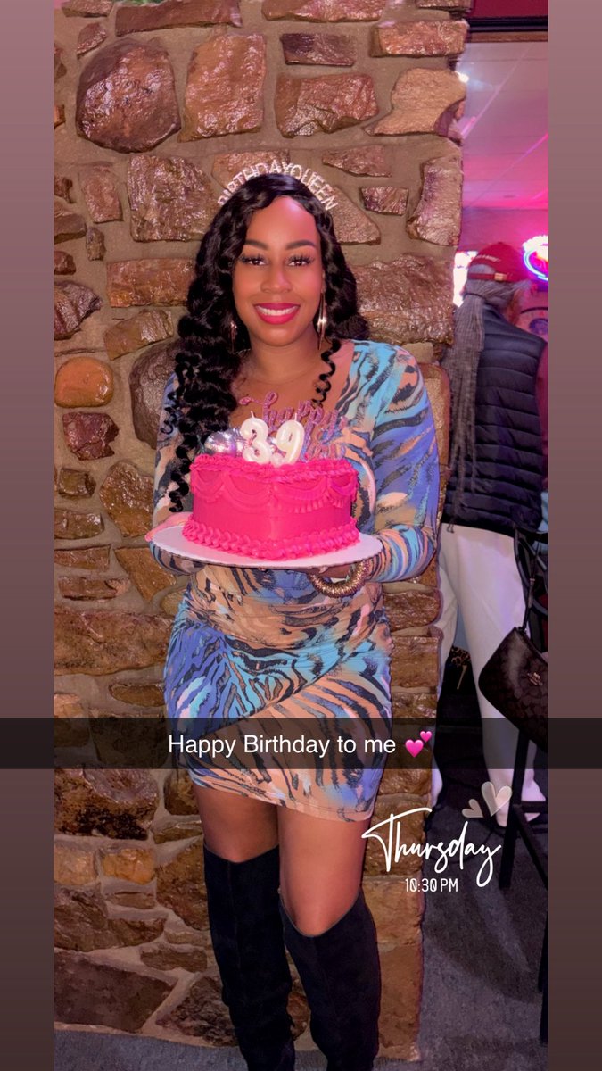 ____PiNK__'s tweet photo. I’ve managed to drop 44 lbs since summer, get in a dress from 12+ years ago, and see 39 🙌🏾  I AM THANKFUL. 

Happy Birthday to me 💕 https://t.co/6EXCK4ly6s
