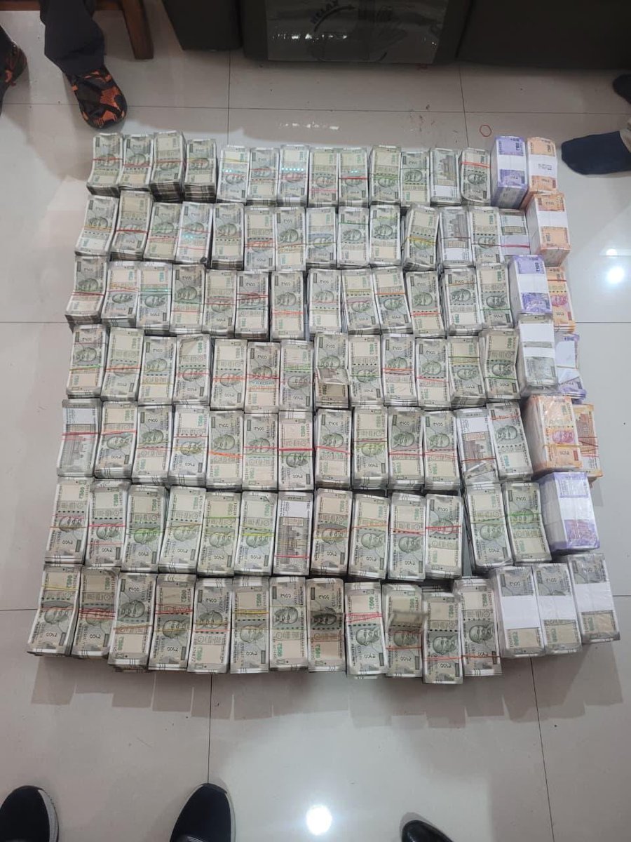 🚨 Meet Maisnam Riten Kumar Singh,
Executive Director, National Highways &amp; Infra Development Corp Ltd.

On 15 Oct 2025, CBI caught him red handed taking a ₹10 LAKH BRIBE to grant a favourable extension of time and a completion certificate for a four-laning project on NH-37.