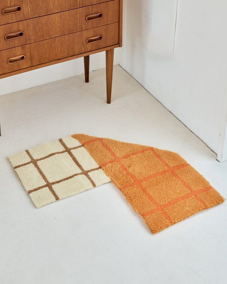 家のコーナー専用のラグマット🟧🏡 日曜日に再販します