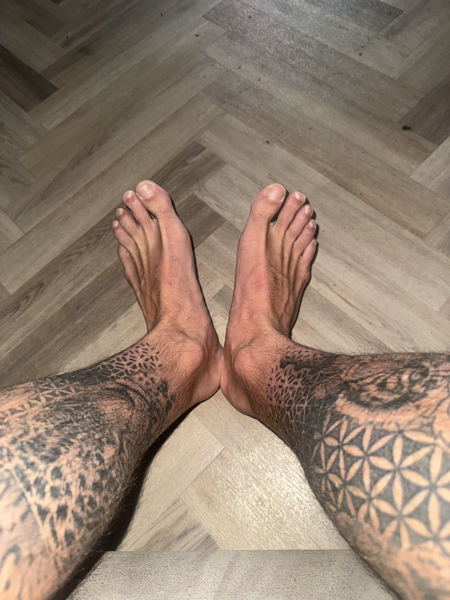 Masteraaronking's tweet photo. Who wants to give me a pedicure 😏 https://t.co/VmHhApOhhn