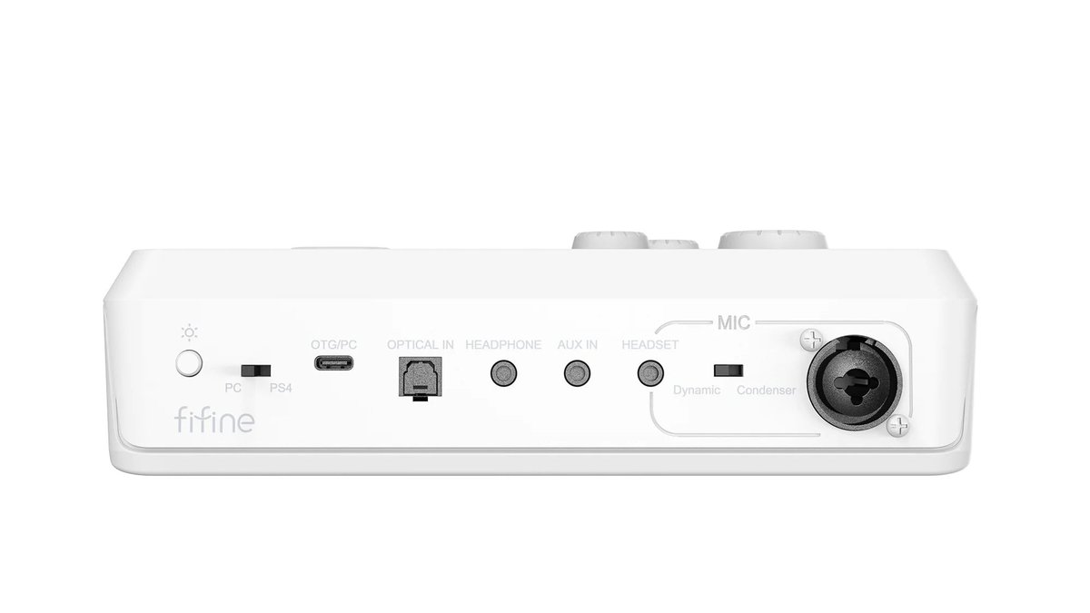 FIFINEさんの 『 AmpliGame SC8 』なのですが なんと海外ではピンクの