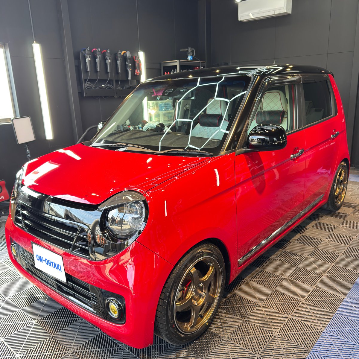 cw_ohtaki's tweet photo. Honda N-ONEにセラミックコーティング施工。
当店イチオシの ULTRACOAT MAGNITE を使用しました。
濡れたような艶と発色、スリック感で汚れが付きにくく洗車がラクに。
#ULTRACOAT #MAGNITE #ホンダNONE #セラミックコーティング #arinomama #cwohtaki https://t.co/UQhPNRxKjp