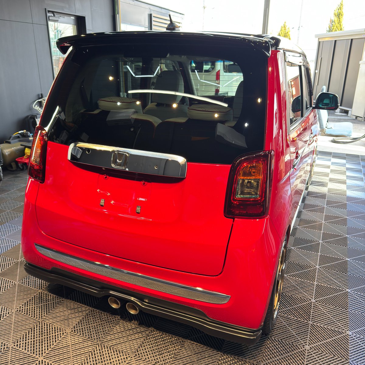 cw_ohtaki's tweet photo. Honda N-ONEにセラミックコーティング施工。
当店イチオシの ULTRACOAT MAGNITE を使用しました。
濡れたような艶と発色、スリック感で汚れが付きにくく洗車がラクに。
#ULTRACOAT #MAGNITE #ホンダNONE #セラミックコーティング #arinomama #cwohtaki https://t.co/UQhPNRxKjp