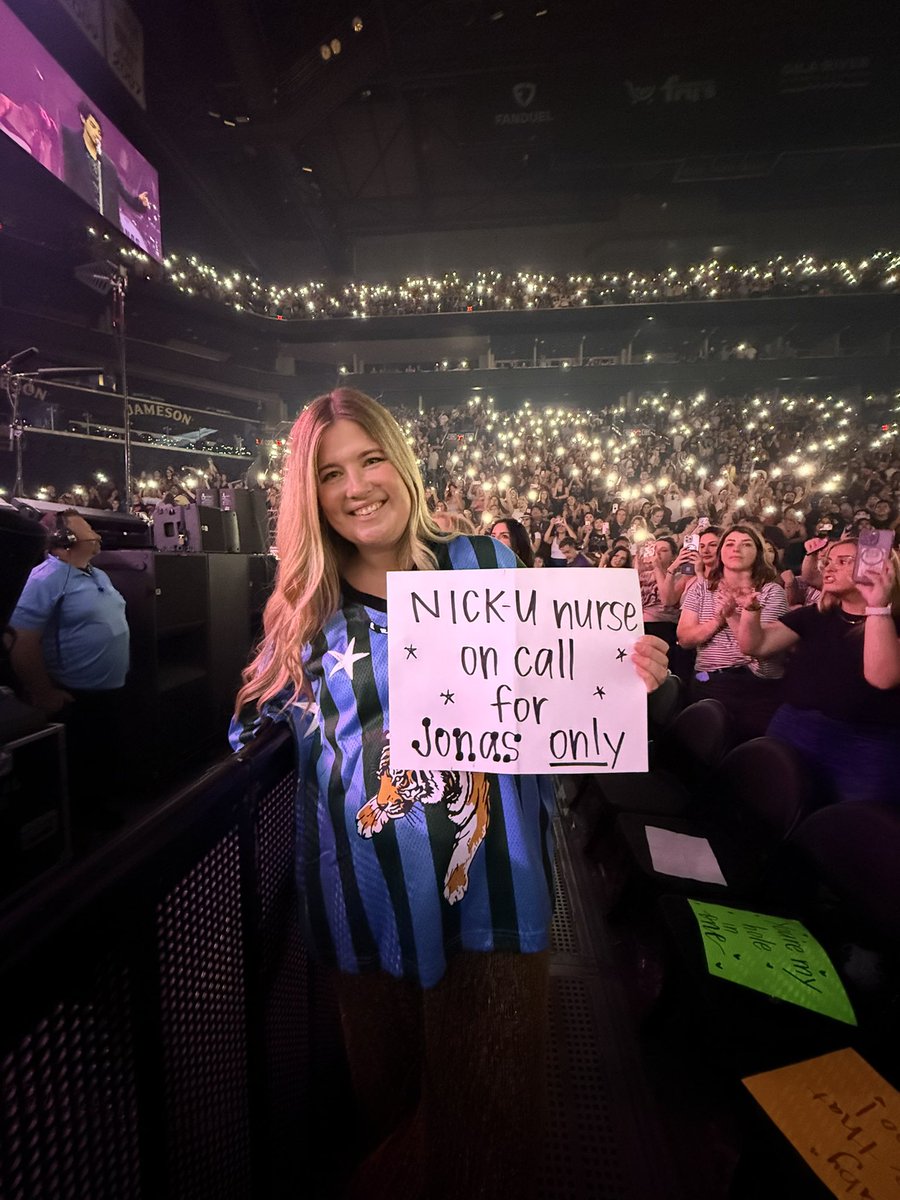meredithvanv's tweet photo. This moment - easily one of the best. Hi @nickjonas it’s me, the NICU nurse!! See you in 6 days in PHX!! 👼🏼🤍 #nickjonas #sundaybest #nicunurse https://t.co/amoKkbeur4