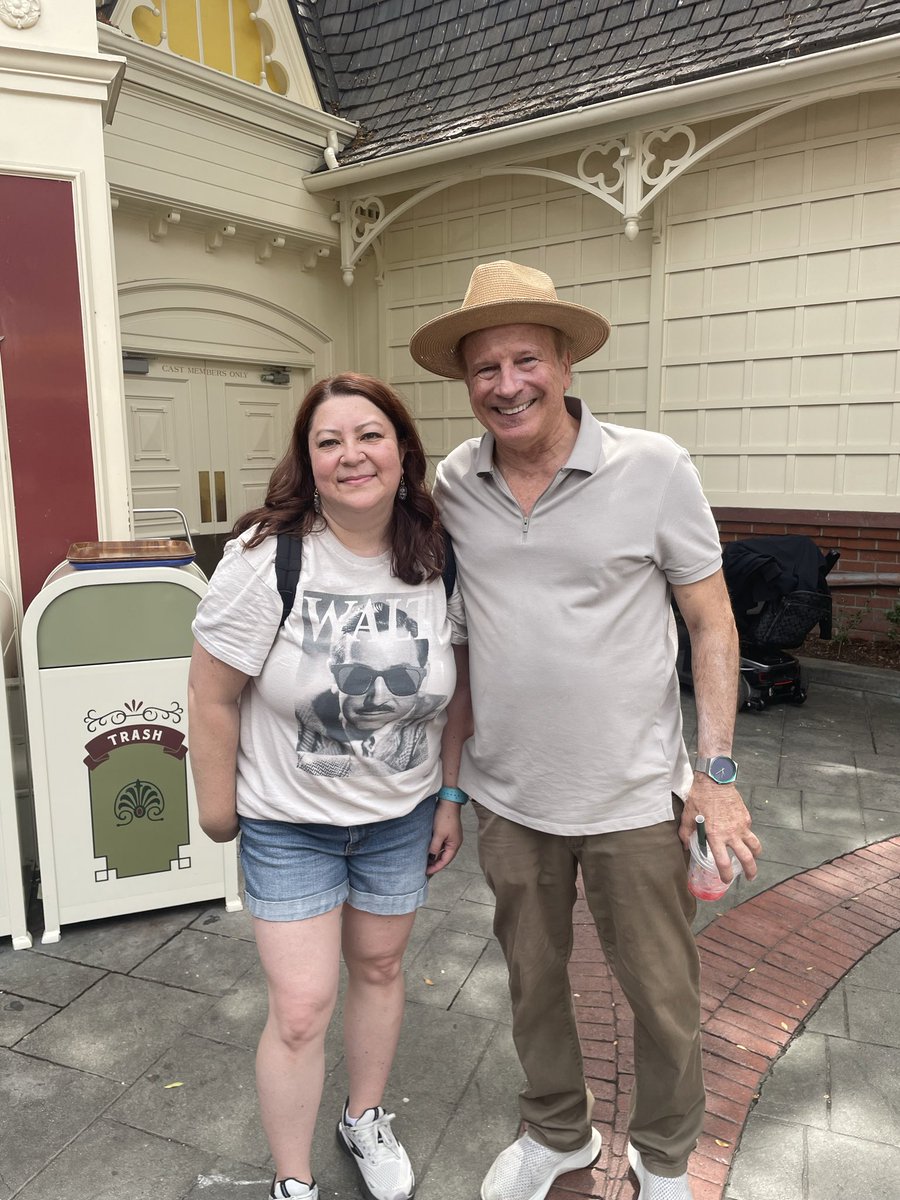 AdvInDIY's tweet photo. Happy birthday @TomKMorris !  It was so nice meeting you last year. Thank you so much for the chat about the music on Space Mountain.  And thank you for making my favorite Space Mickey neon sign!! https://t.co/5mGFLF48MC