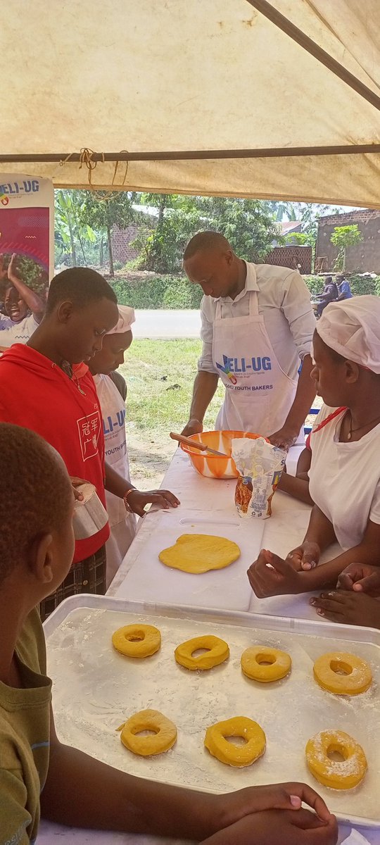 extend_uganda's tweet photo. "Imagine baking your way out of poverty ❤ for your child’s future🍞🥖🥨. 

Our  Busaku child mothers are now entrepreneurs running thriving small bakeries thanks  to our skills program. Independence never smelled or tasted sweeter!  Economic freedom starts with one skill. https://t.co/r1klkM7mid