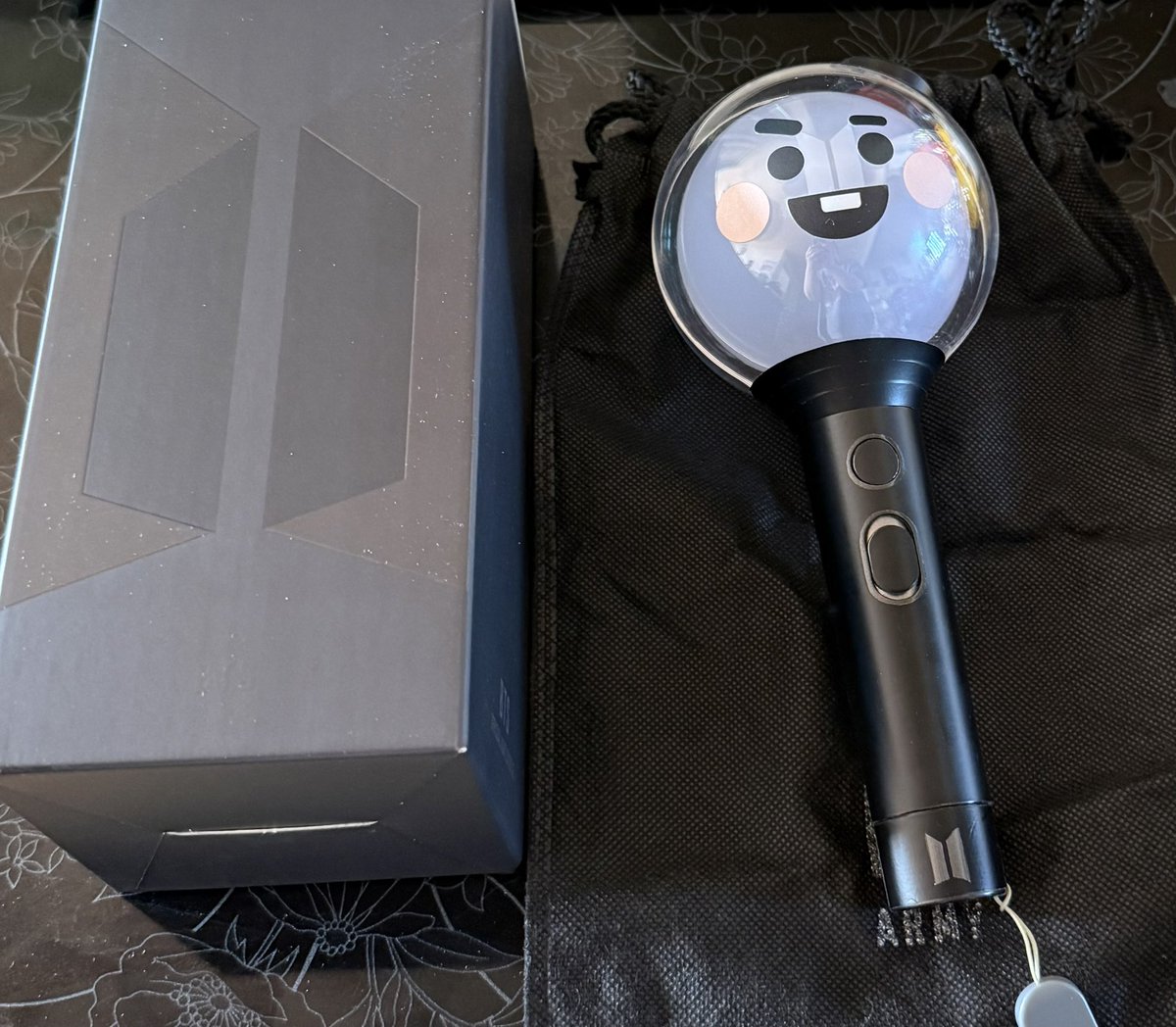 sell_131306's tweet photo. 방탄소년단 응원봉 스에밤 양도합니다

택미포 3.5

하자 없고 포카 제외 풀세트 입니다
스티커 제거 원하시면 제거해드립니다

양도 받으실 분 디엠 주세요!

wts wtb amb bts clearance sale album suga jimin yoongi namjoon pjm myg seokjin jhope taehyung jungkook v https://t.co/UC2UWZen2z