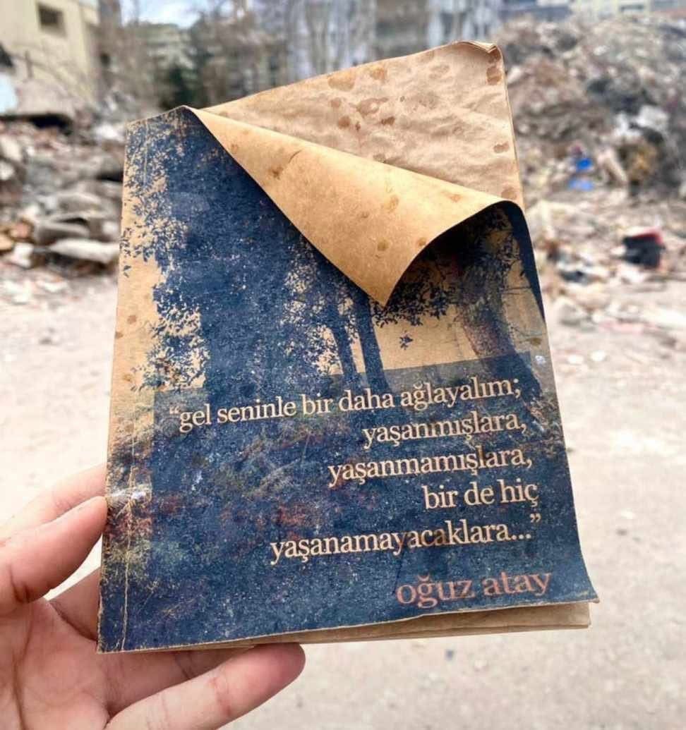 “Sevdiklerinize sıkıca sarılın, çünkü yarın geç olmakla meşhurdur.”

#6subat2023 🙏🤍