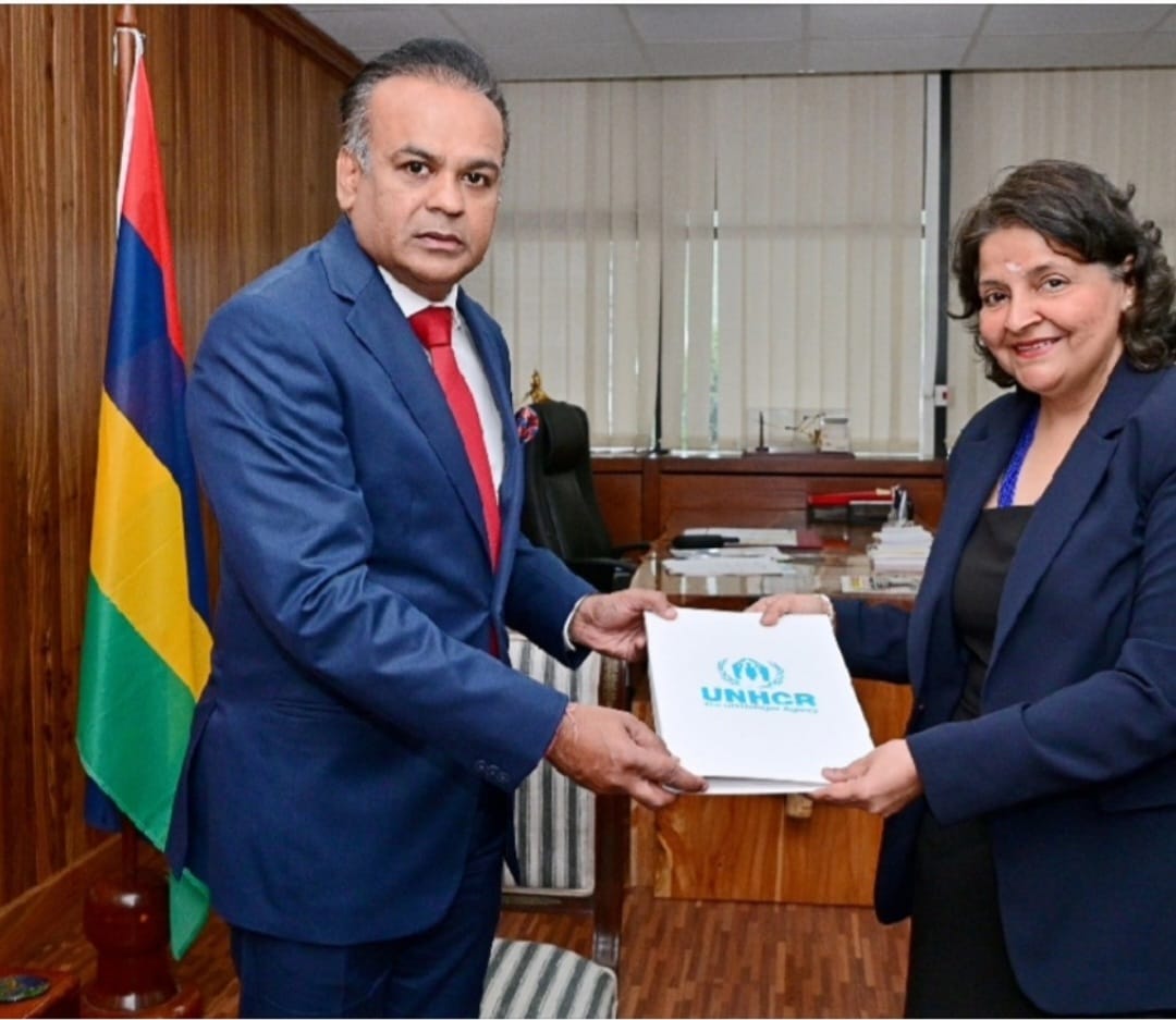 belani_kavita's tweet photo. Honoured to present my credentials in Mauritius to Minister Foreign Affairs, Regional Integration &amp; International Trade, Hon @RitishRamful. @UNHCRSouthernAF looks forward to continued partnership with the government of 🇲🇺 &amp; stakeholders in supporting displaced &amp; host communities. https://t.co/eBKxJodwZM
