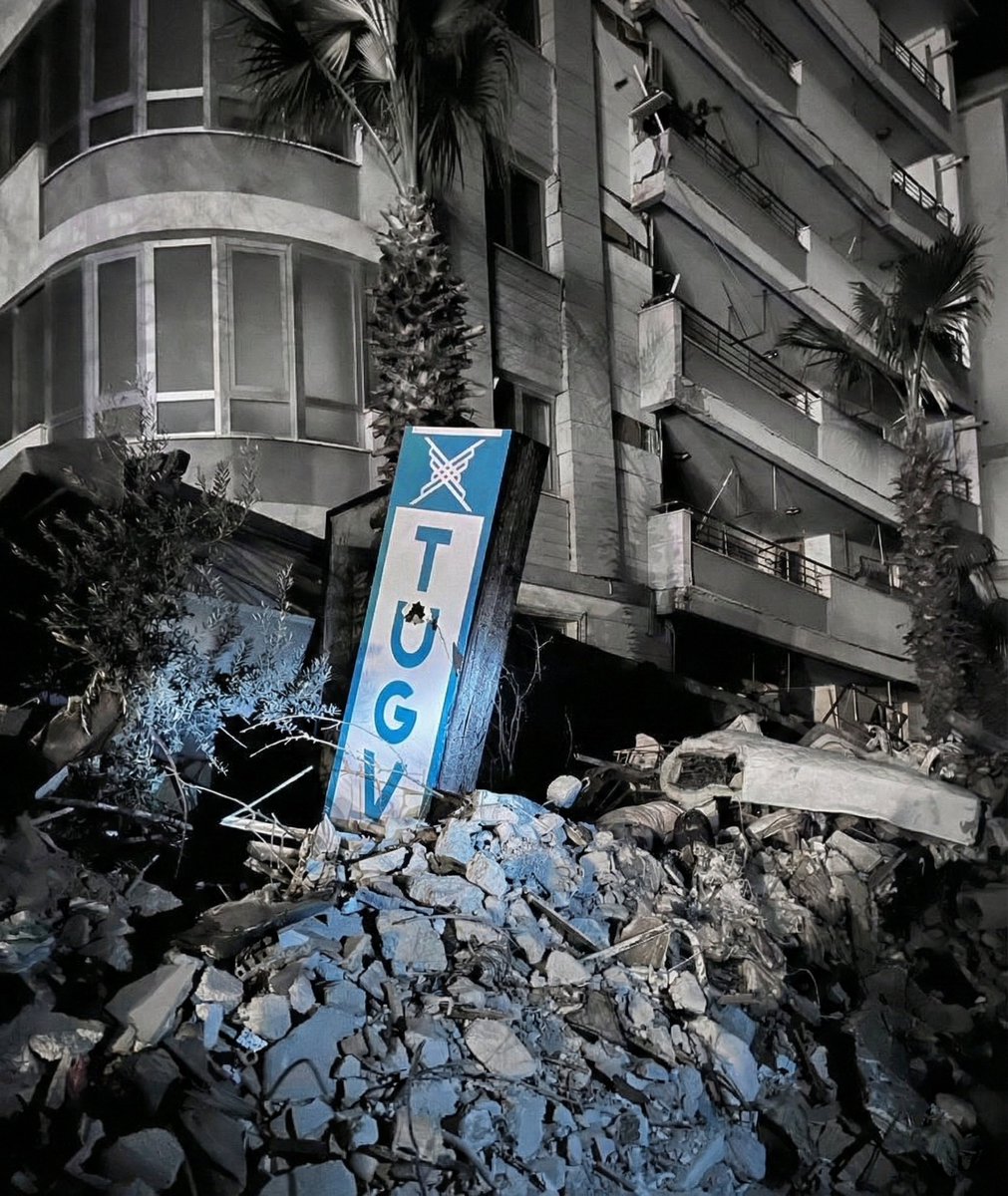 Acısı dinmeyen asrın felaketinde kaybettiğimiz deprem şehitlerimizi rahmetle anıyor, geride kalanlara sabır diliyorum.

Bu acı hepimizin.
Unutmadık, unutmayacağız.

Rabbim ülkemizi ve milletimizi her türlü afetten muhafaza eylesin.