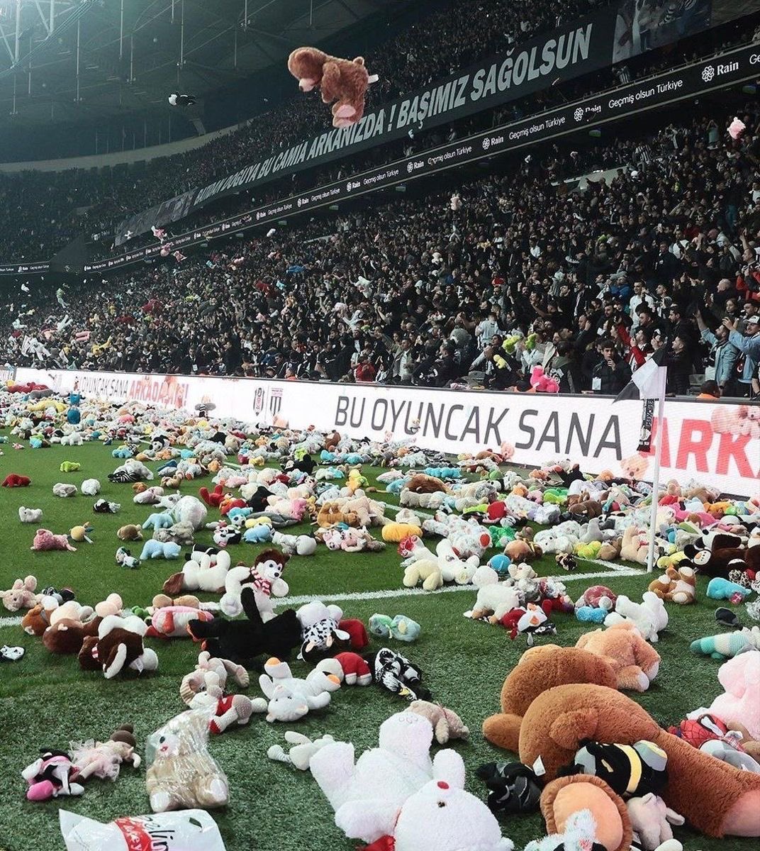 picsbesiktas's tweet photo. #6subat2023 https://t.co/F3IDlp8wHt