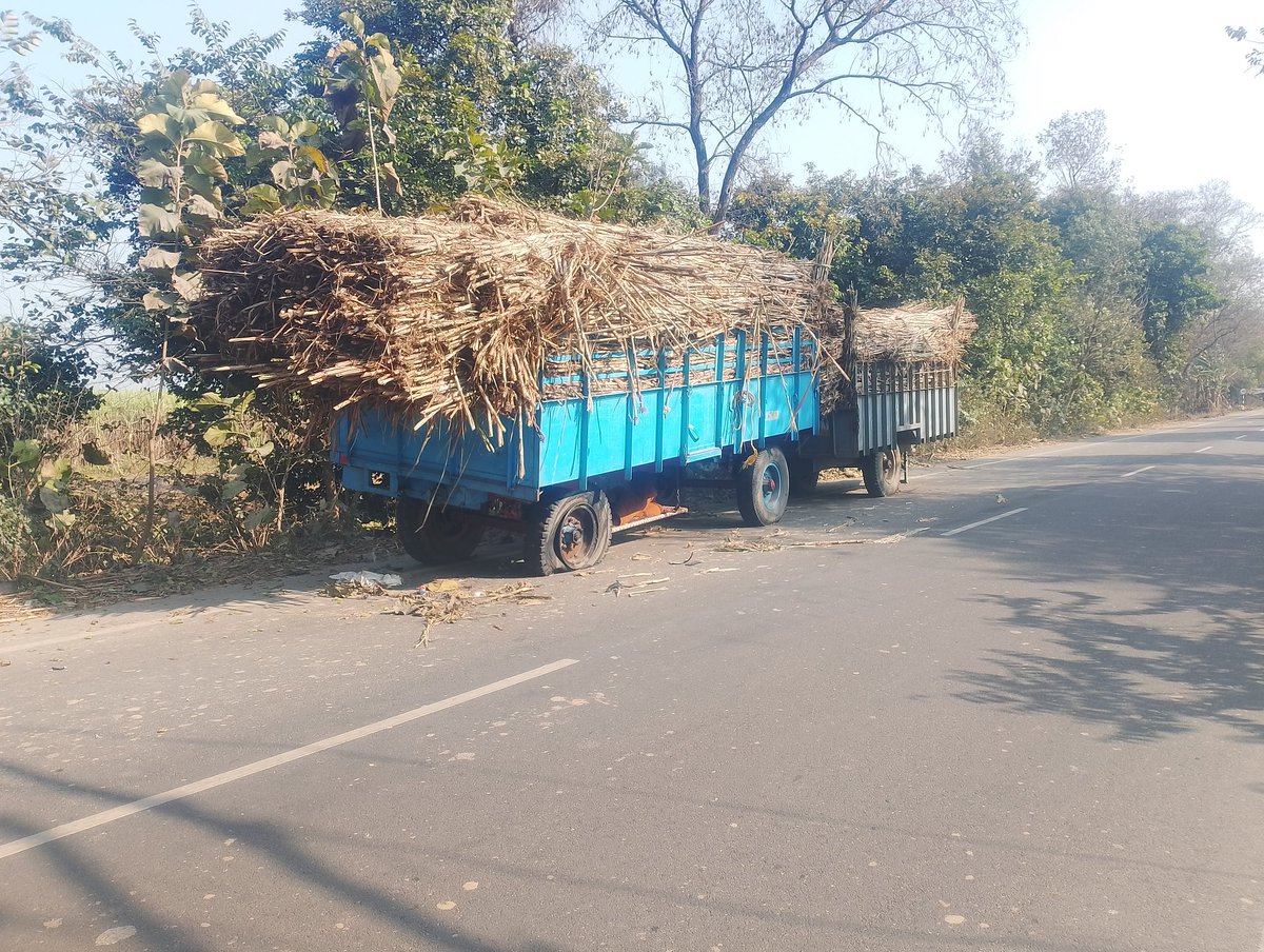 बरवर सवाल यह उठता है कि कहीं मामले में साक्ष्यों के साथ हैर फ़ेर तो नहीं किया जा रहा है और उपरोक्त ट्रालियों किसकी है यह भी पता नहीं लगा है कहीं मामले में साठ गांठ तो नहीं की जा रही है और विपक्षियों को बचाने का प्रयास <a href="/CMOfficeUP/">CM Office, GoUP</a> <a href="/myogiadityanath/">Yogi Adityanath</a> <a href="/DMKheri/">DM LAKHIMPUR KHERI</a> <a href="/Uppolice/">UP POLICE</a> <a href="/kheripolice/">KHERI POLICE</a>