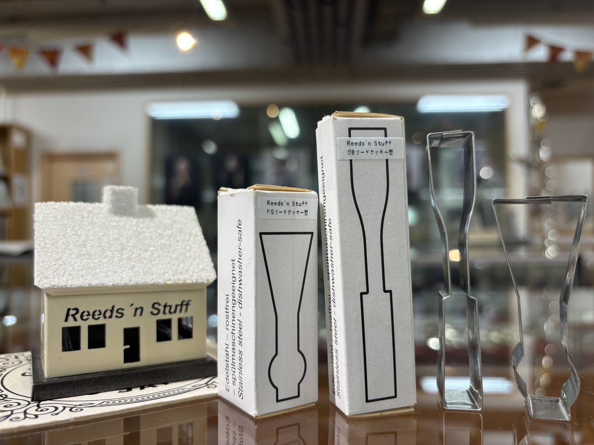 DAC_music's tweet photo. 【ダブルリードフロアより】

リード制作マシーンメーカーの『Reeds’n Stuff』から完成リードの形を模したクッキー型が登場しました🍪
ダブルリード奏者の方もそうでない方もバレンタインやホワイトデーに是非いかがでしょうか💝
SNS映え間違いなしです✨

ぜひ完成リードクッキーを作っての写真を投稿してください!
お待ちしてます🧑‍🍳