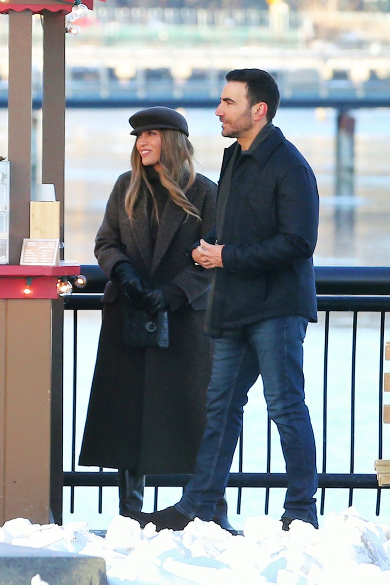 JLo Gallery tweet media