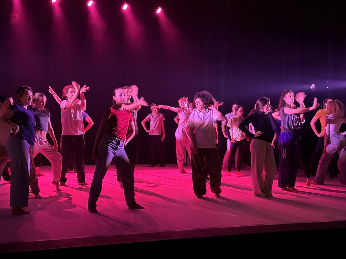 "Le plaisir a été immédiat" : des lycéens et professeurs montent sur scène avec des danseurs professionnels à Bagnols-sur-Cèze
➡️ l.midilibre.fr/UXmR