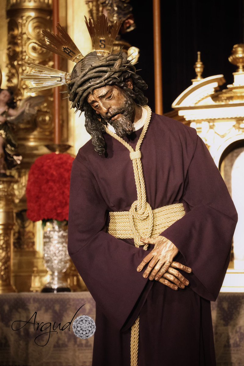 "Cuando iba dando forma al barro, estaba pensando en que Cristo tenía que ser hombre. Dios se hizo pequeño. La carne es el quicio sobre el que gira la salvación."