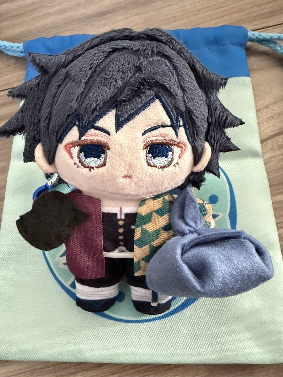 greenblue0107's tweet photo. 義勇さんBDカウントダウン
あと2日❣️❣️
今日も🖼️が描けなくてドール写真です。明日アニメツーリズムがんばるので、おともにいつぬい義勇さんを連れて行きます。かんざぶろーと風呂敷も用意しました😉 https://t.co/3FNwrNQLBv