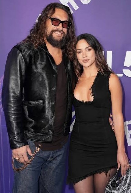 Jason Momoa’s Dating History ❤️

2005 — Lisa Bonet (37yo)
2006 — Lisa Bonet (38yo)
2007 — Lisa Bonet (39yo)
2008 — Lisa Bonet (40yo)
2009 — Lisa Bonet (41yo)
2010 — Lisa Bonet (42yo)
2011 — Lisa Bonet (43yo)
2012 — Lisa Bonet (44yo)
2013 — Lisa Bonet (45yo)
2014 — Lisa Bonet