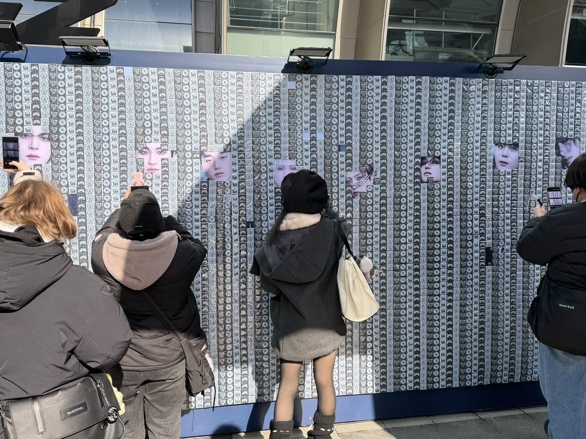 顔だけ見えてるティズ笑