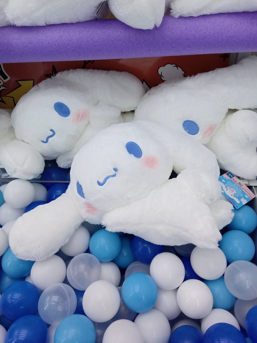 新景品入荷／ ・シナモロール おねんね日和超BIGぬいぐるみ 入荷しま