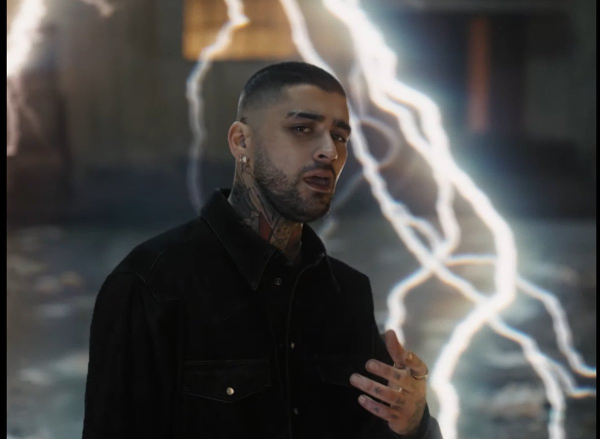 midnxghtszayn's tweet photo. Stream Die For Me on Spotify and Apple Music, and Buy the song on ITunes as well! Let’s get Zayn that #1!!! 🎉🎉🎉❤️❤️❤️ https://t.co/6SFykpxf62