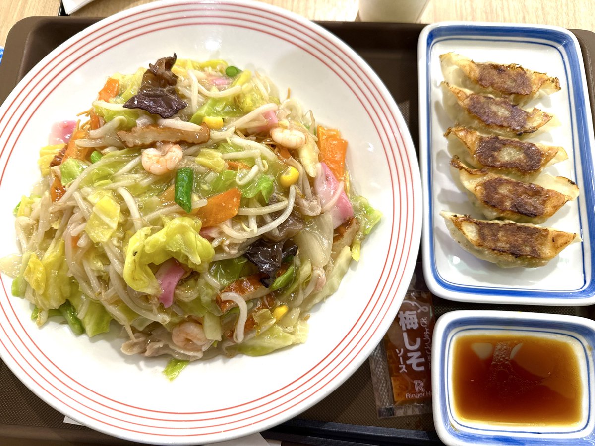 okuchan8115's tweet photo. 期日前投票並んでる！
その前に腹ごしらえ https://t.co/S6v7QCYww7