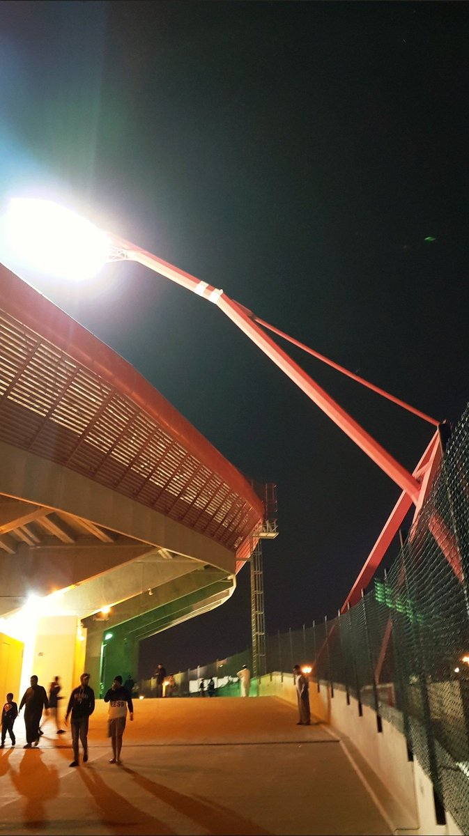 A #FloodlightFriday delightful 📸 taken at the Bahrain 🇧🇭 National Stadium 7 years ago.