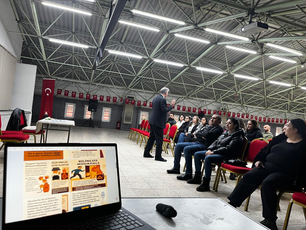 iznikmem16's tweet photo. Şube Müdürümüz Rıdvan ACAR;
#MTSK Hizmet İçi Eğitimleri kapsamında MTSK Eğitim ve Sınavlarında görev alan
#DireksiyonUstaÖğreticilerine yönelik eğitim faaliyetini gerçekleştirdi.
@GurhanCokgezer
@Muhammet_Asil61 https://t.co/HXQynYd5Ds