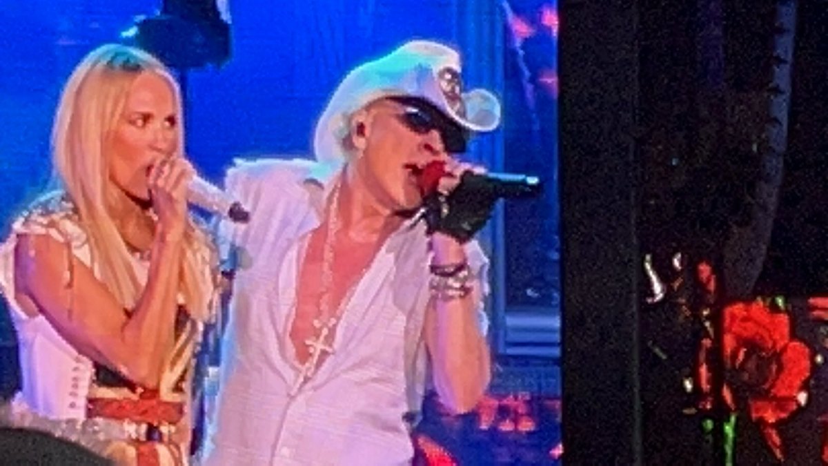 leechef81's tweet photo. HAPPY BIRTHDAY @axlrose 

#axlrose #GunsNRoses #birthday https://t.co/XEv4UsCVNv