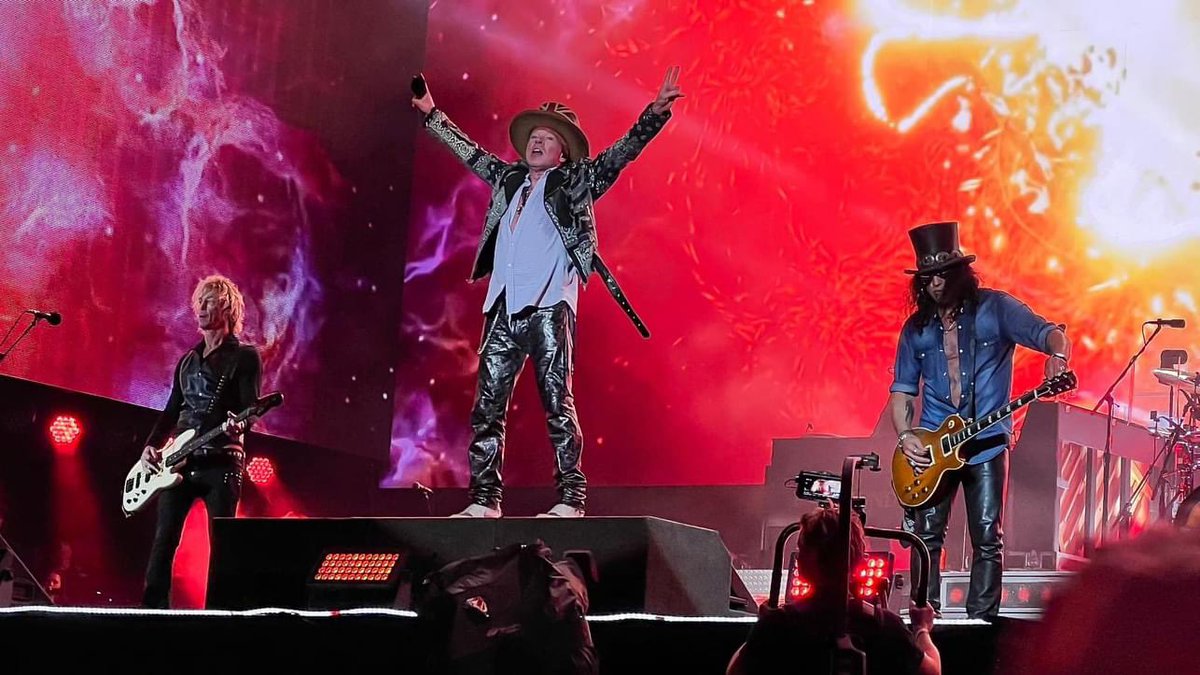 leechef81's tweet photo. HAPPY BIRTHDAY @axlrose 

#axlrose #GunsNRoses #birthday https://t.co/XEv4UsCVNv