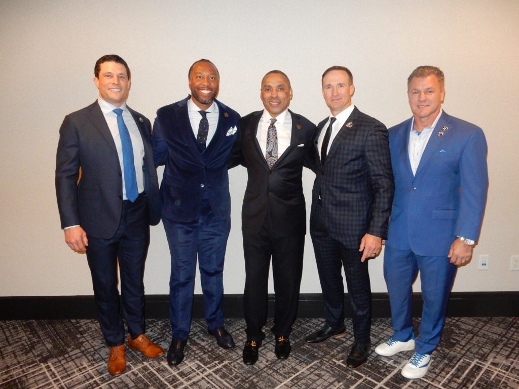 ProFootballHOF's tweet image. The first official photo of the Pro Football Hall of Fame Class of 2026 presented by @visualedgeit 🏈✨@drewbrees @lukeKeuchly @LarryFitzgerald @adamvinatieri @histepper33