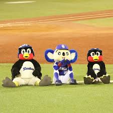 2896先生が空港で倒れ
緊急入院
回復の兆しはあったが・・

あの日の驚きと戸惑い

あれから一年

泣けたけど
いつもえみふるって
言ってたから
頑張ってきたんだよ

大丈夫
2896先生は
いまも
これからも
ずっとずっと心の中にいるよ

ずっとだよ