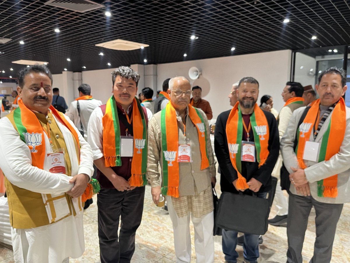 Thinles Nurboo मोदी का परिवार! tweet media