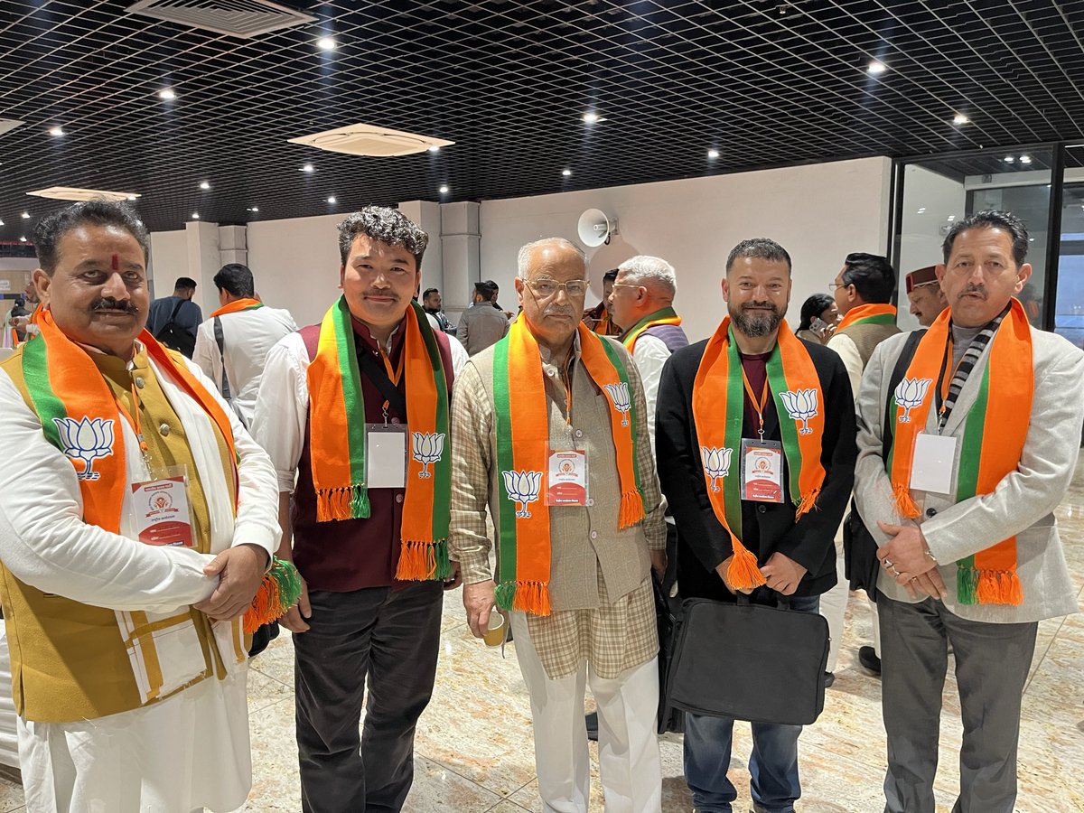 Thinles Nurboo मोदी का परिवार! tweet media